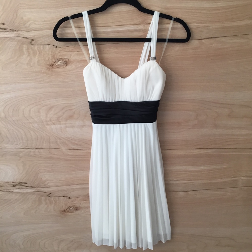 Trixxi White Formal Dress